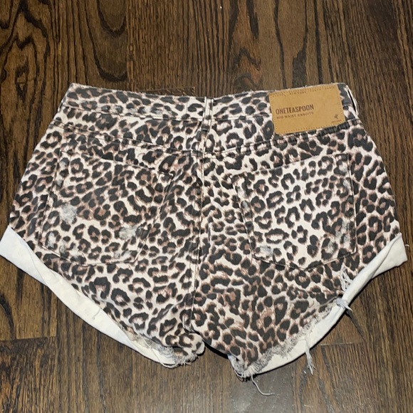 Leopard Denim shorts size 29 - Picture 4 of 4